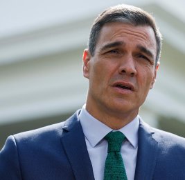 Премьер Испании назвал наплыв мигрантов атакой на государство