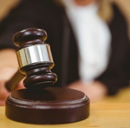 Ездил пьяным и употреблял наркотики: суд не стал выдворять азербайджанца из Казахстана