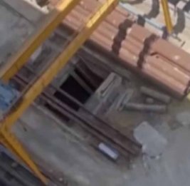 Под жилым зданием в Баку строят переход метро?
