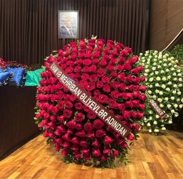 Ильхам Алиев и Мехрибан Алиева отправили венок на церемонию прощания с Нариманом Гасанзаде