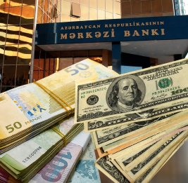 Долларов продают больше, чем покупают 