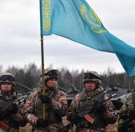 Казахстан начал масштабную переброску войск по всей стране