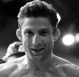 Боец UFC умер во сне