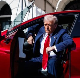 
Трамп высмеял владельцев электромобилей