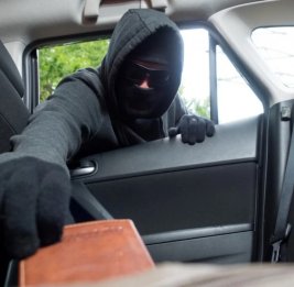 
В Баку задержан подозреваемый в краже денег и банковских карт из такси