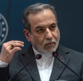 
Арагчи: Переговоры с США не возобновятся до выплаты компенсации Ирану