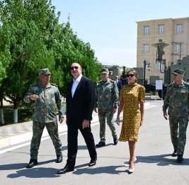 Президент Ильхам Алиев принял участие в церемонии вручения боевых знамен новосозданным воинским частям коммандо в Отдельной общевойсковой армииБУДЕТ ОБНОВЛЕНО