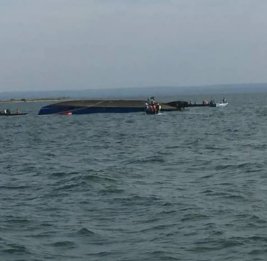 
На озере в Зимбабве перегруженный паром перевернулся, погибли 15 человек