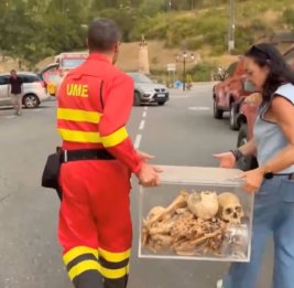 В Испании из-за лесного пожара из монастыря вывезли останки королей XI века