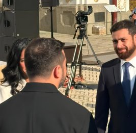 Врио замглавы МИД Армении встретился с Зеленским на юбилее Киево-Печерской лавры