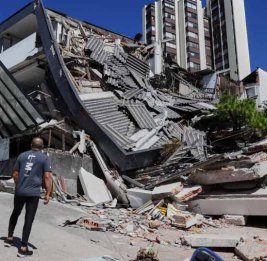 Число жертв землетрясения в Индонезии превысило 50