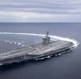 Глава CENTCOM посетил авианосец Abraham Lincoln на фоне жалоб моряков