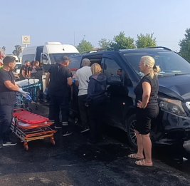 
В Турции столкнулись 6 автомобилей, пострадали 17 человек