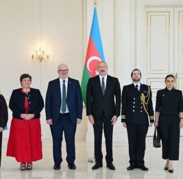 
Президент Ильхам Алиев принял верительные грамоты новоназначенного посла Великобритании в Азербайджане