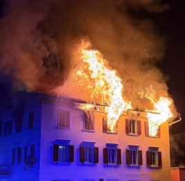 
Пять человек пропали без вести, восемь ранены из-за пожара в Швейцарии