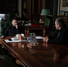 
Зеленский рассказал об &laquo;очень серьезном&raquo; конфликте главных военных Украины