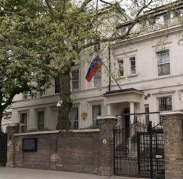 
Посольство России в Лондоне осталось без посла