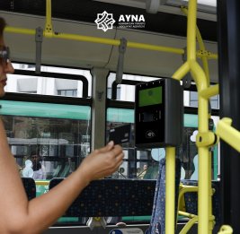 
На маршруте M1 пассажиры смогут входить в автобусы через две двери