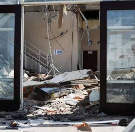 В Индонезии число погибших в результате землетрясения достигло 100 человек