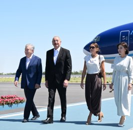 Президент Ильхам Алиев и первая леди Мехрибан Алиева прибыли из Ташкента в Бухару
