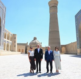 Президенты и первые леди Азербайджана и Узбекистана ознакомились с комплексом &laquo;Пои-Калян&raquo; в Бухаре