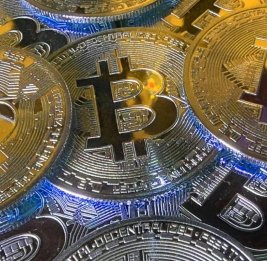Крипторынок ускорил рост: биткоин подорожал почти на 5%
