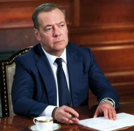 Медведев: Зеленского &laquo;ждет судьба Саакашвили&raquo;