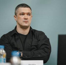 Экс-министра обороны Украины вызвали в Раду: комиссия изучит возможные нарушения
