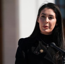 Законодатель США Луна положительно оценила сообщения о поездке главы ЦРУ в РФ