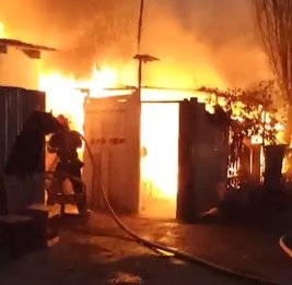 
В Баку загорелась постройка, обнаружено тело 36-летнего мужчины