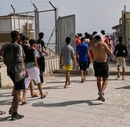 La Razón: правительство Испании до сих пор не знает число мигрантов в Сеуте