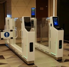 
В бакинском аэропорту запустили систему электронного пограничного контроля