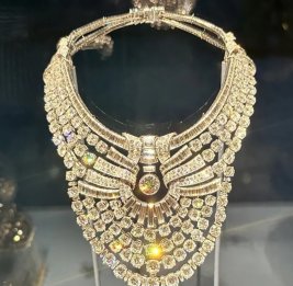 Из музея в Вене украли колье Van Cleef & Arpels с 673 бриллиантами