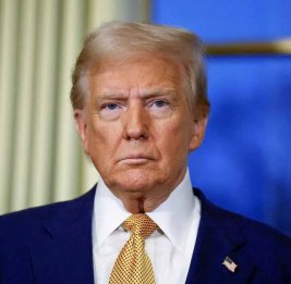 Трамп предложил назвать объект на Луне в свою честь
