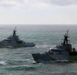 ВМС Британии: Военные корабли РФ сопроводили торговые суда в Ла-Манше
