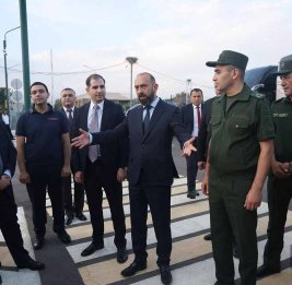 Глава МИД Армении посетил границу с Турцией