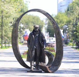 В Волгограде открыли памятник Станиславу Говорухину