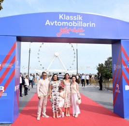 Вице-президент Фонда Гейдара Алиева Лейла Алиева и Арзу Алиева посмотрели выставку и автопробег классических автомобилей