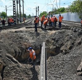 Удар по железнодорожному депо в Киеве: погибли семь человек