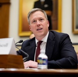 Министра армии США ушел в отставку: причина - разногласия с Хегсетом
