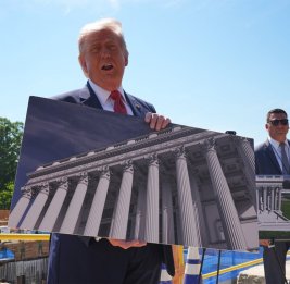 Верховный суд США дал Трампу зеленый свет на строительство бального зала