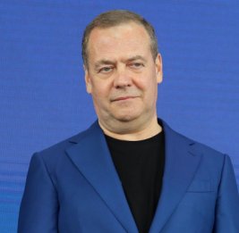Бывший президент России призвал бомбить Берлин
