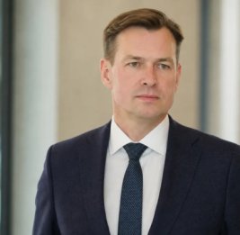 
Министр обороны Эстонии уходит из-за индийцев