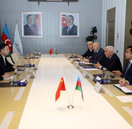 Йи Нань пришел к Бабе Рзаеву