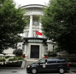 США ввели санкции против турецкого банка
