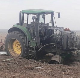 
В Агдаме трактор подорвался на мине