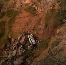 
В Кабо-Верде более 20 человек погибли при падении автобуса с обрыва