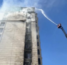 
В Астане загорелся строящийся 12-этажный жилой дом