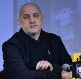 
Прокремлевский писатель призвал забыть о Киеве и опроверг Путина