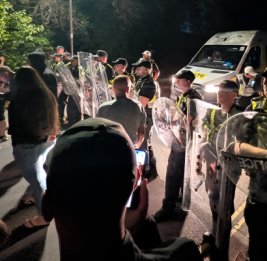Британцы дерутся с полицией